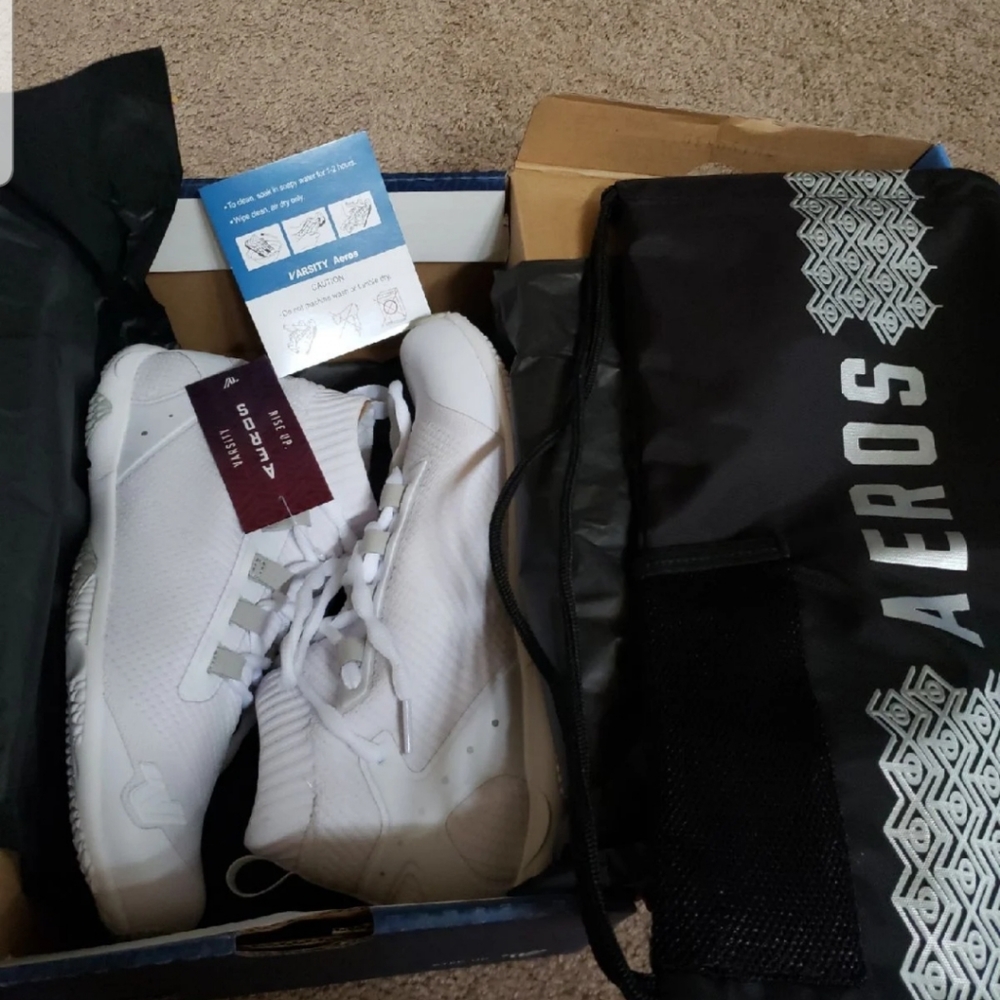 NWT Varsity Aeros Cheer Shoes White Size W 9